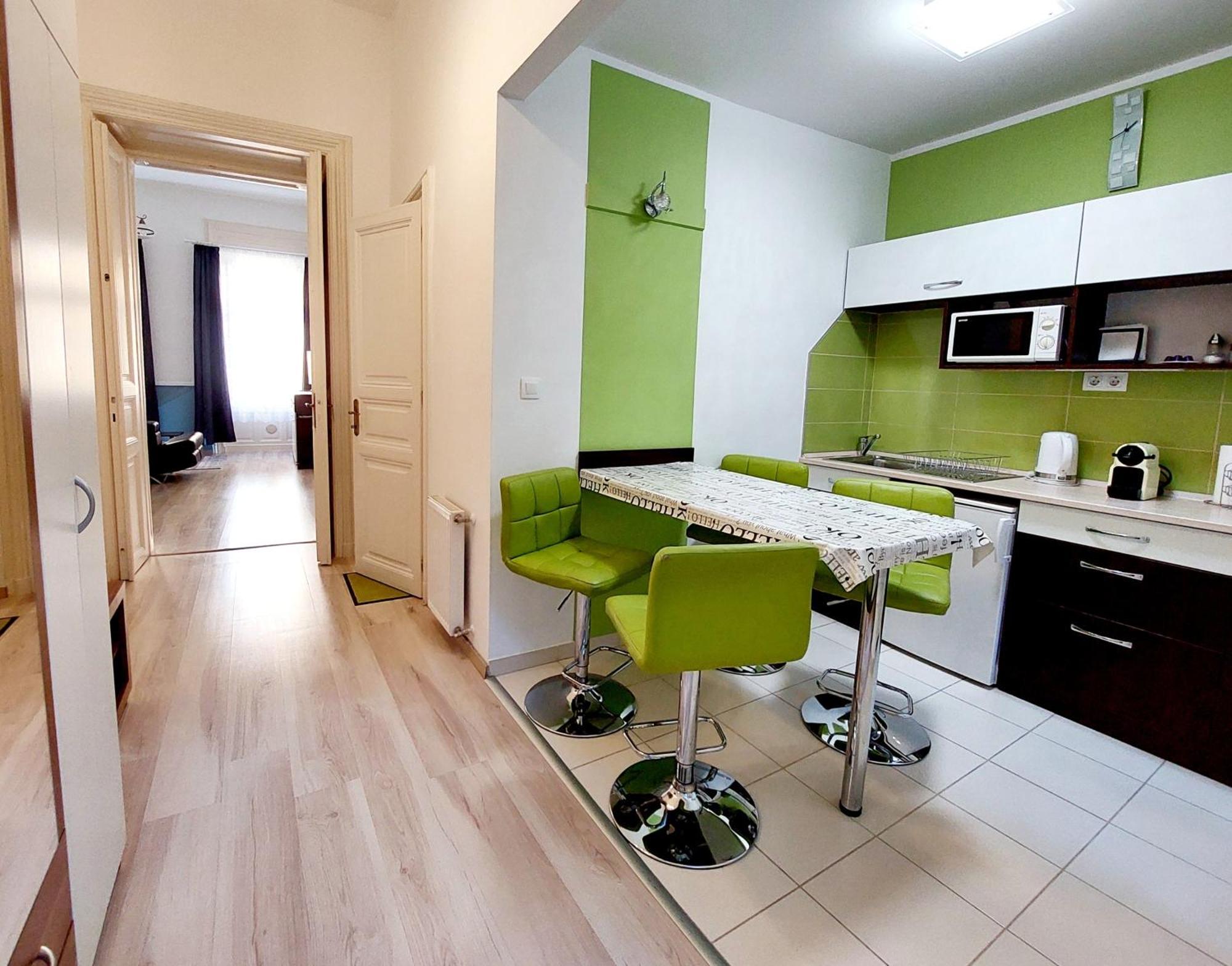 Eoetvoes Apartman Budapest Exterior foto