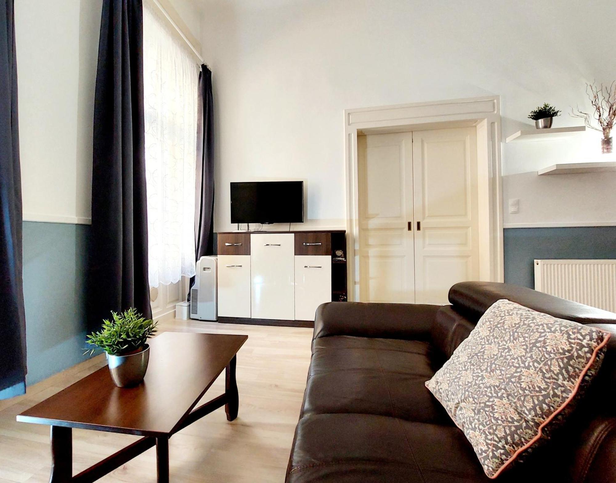 Eoetvoes Apartman Budapest Exterior foto